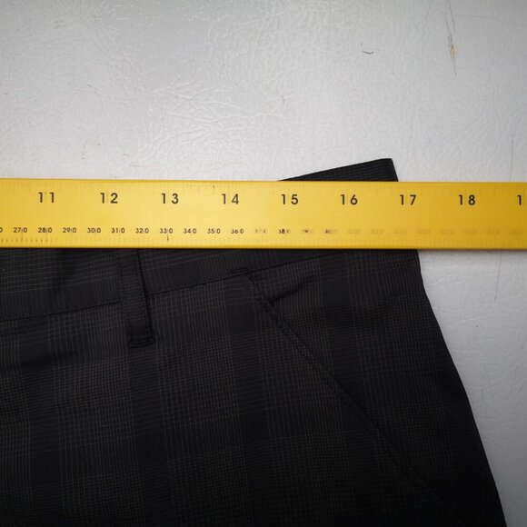 Avia Men's Size Medium Dark Grey & Black Plaid Zipper & Button Closure Shorts - Picture 11 of 13